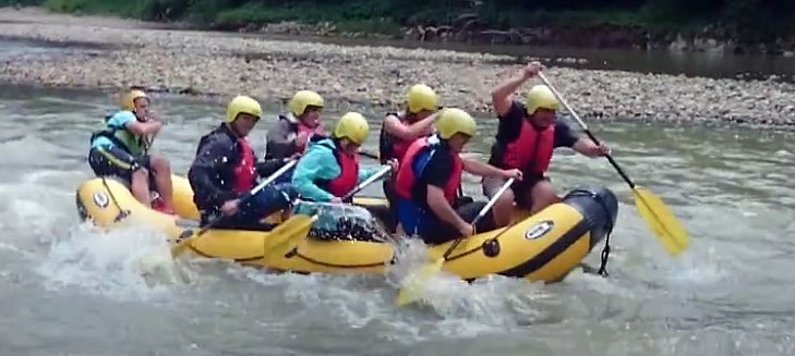 pontoon rafting on the dunajec river 