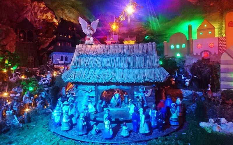 The Most Beautiful Christmas Nativity Scene Inside The Bernardins