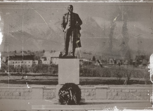 Poronin a large statue of Lenin